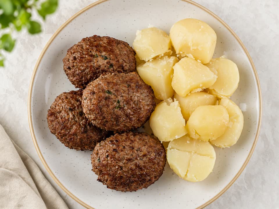 Frikadellen mit Kartoffeln